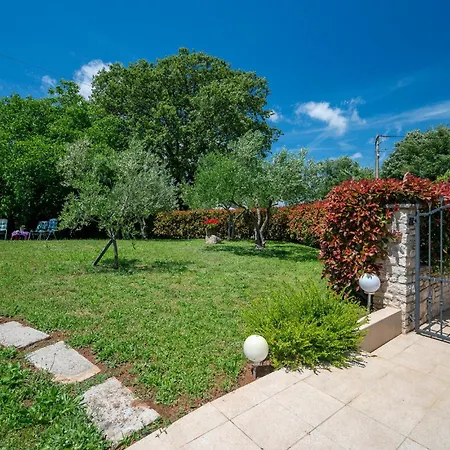 Lovely In With House A Panoramic View Tatil Evi Svetvinčenat
