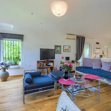 Vakantiehuis Lovely In With House A Panoramic View *